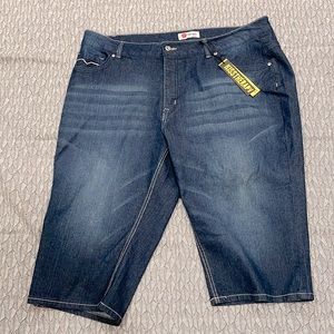 NWT! Jean shorts, women size 20